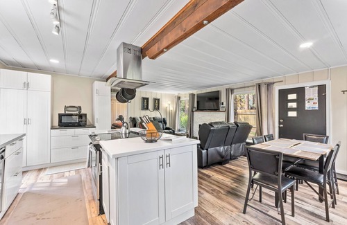 Lake Forest Cabin | Cody Bear Cabin | Pet Friendly w/Hot Tub & Yard!