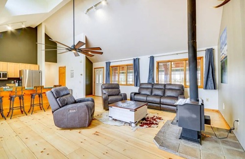 Cody House | Cody retreat with a view and hot tub