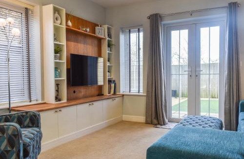 Ryde House | Coed Faen