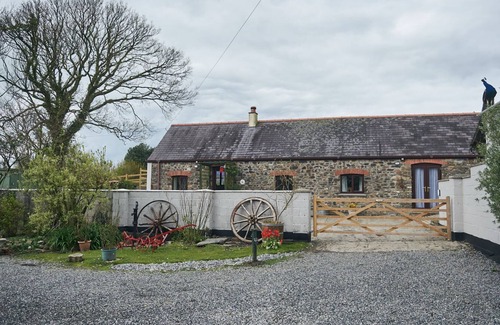 Llangynin House | Coedllys Uchaf Cottage, Rural cottage with swim-spa and sauna