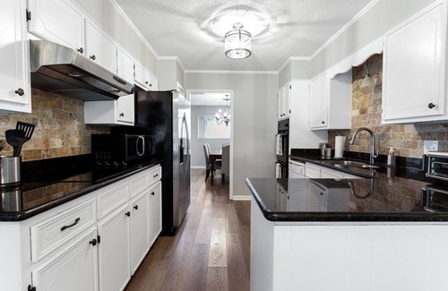 Lake Charles House | Coffee lovers dream- 5 min to casinos near shopping, restaurants & more!