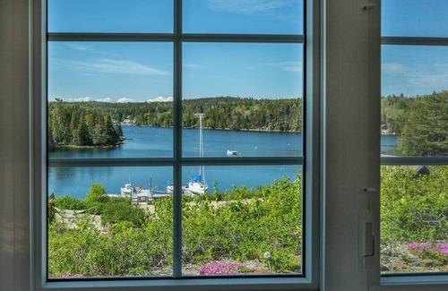 Upper Blandford Cottage | Coffee With A View Of Deep Cove