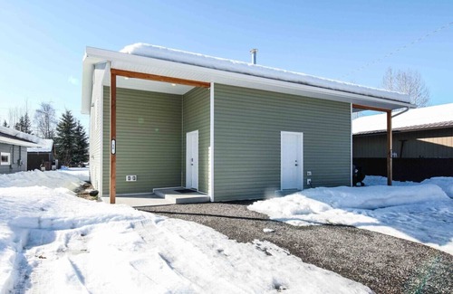Fairbanks House | *Coho House* 2BR Open Concept - Centrally Located