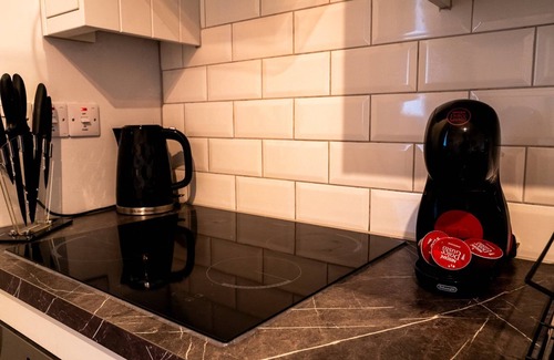 Castle Apartment | Cohost Partners Cozy 2-Bed Retreat in Swansea