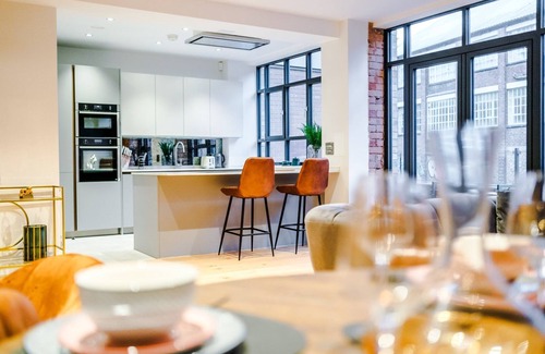 Birmingham City Centre Apartment | Cohost Partners Stylish 2BR Apt w/Private Terrace