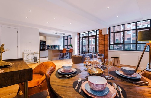 Birmingham City Centre Apartment | Cohost Partners Stylish 2BR Apt w/Private Terrace