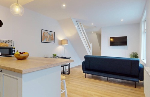 Roath Apartment | Cohost Partners Modern 2BR Duplex Fast WiFi