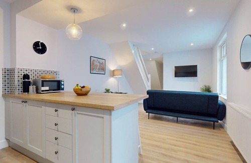 Roath Apartment | Cohost Partners Modern 2BR Duplex Fast WiFi