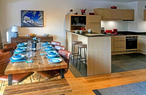 Les Praz-de-Chamonix Cottage | Coin des Drus Apartment - an apartment that sleeps 6 guests in 3 bedrooms