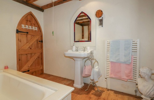 Lostwithiel Cottage | COINAGE HALL, pet friendly, character holiday cottage in Lostwithiel