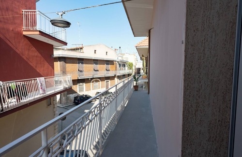 Bitetto Apartment | Colè House,appartamento completo di cucina attrezzata a pochi minuti da Bari.