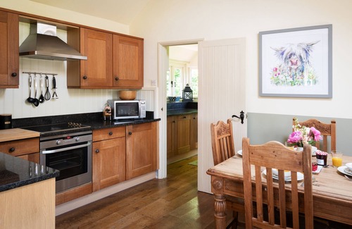 Kingsbridge Cottage | Colby Cottage - a cottage that sleeps 4 guests in 2 bedrooms