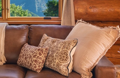 Canton House | Cold Mountain Lodge | Luxury log cabin retreat with 360º views of the Smokies