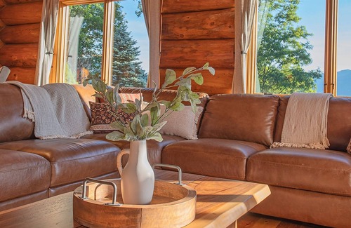Canton House | Cold Mountain Lodge | Luxury log cabin retreat with 360º views of the Smokies