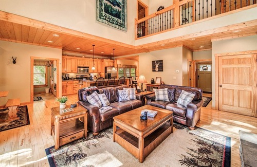 Ellijay House | Cold Stream Cabin - 4 Bedroom 3.5 Bath Retreat in Coosawattee River Resort!