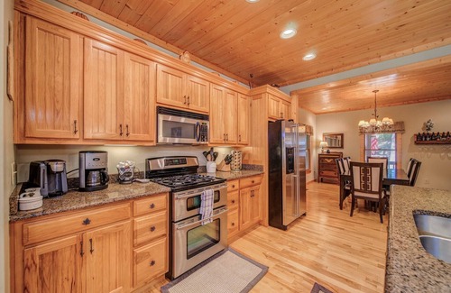 Ellijay House | Cold Stream Cabin - 4 Bedroom 3.5 Bath Retreat in Coosawattee River Resort!
