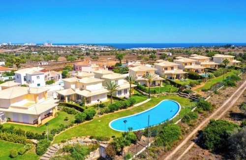 Atalaia Villa | Colina da Atalaia - Villa 6 with shared pool
