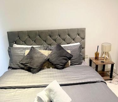 Whittington Apartment | Colindale Apartments