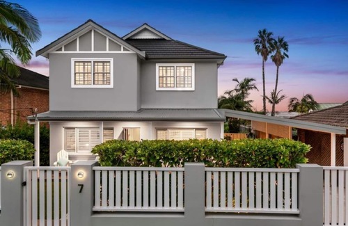 Collaroy Plateau House | Collaroy Plateau Coastal Hamptons - heated spa and log fire