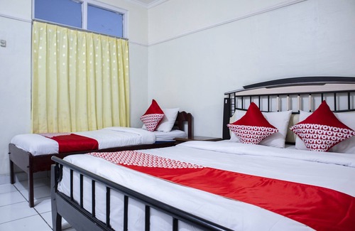 Kupang Hotel | Collection O 1401 Hotel MayaNearKetapang Satu Beach