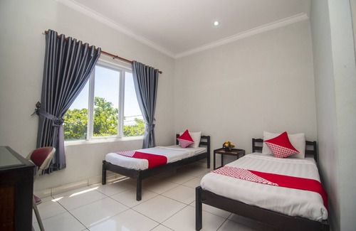 Kupang Hotel | Collection O 1401 Hotel MayaNearKetapang Satu Beach