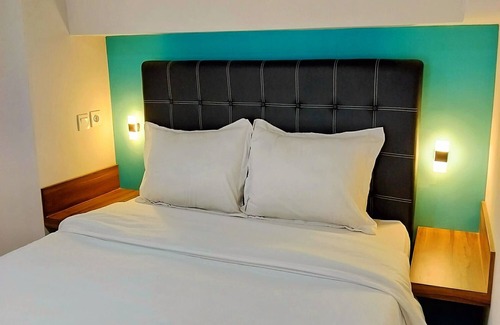 Waru Hotel | Collection O 30 Amega Crown Sub