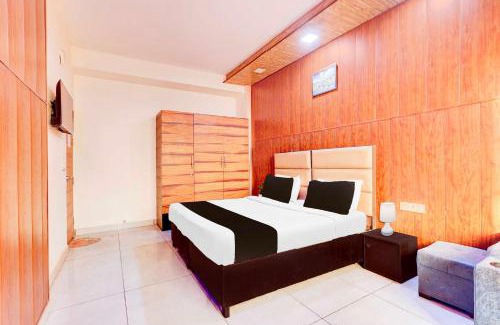Rohini Hotel | Collection O DTU Main Gate Delhi