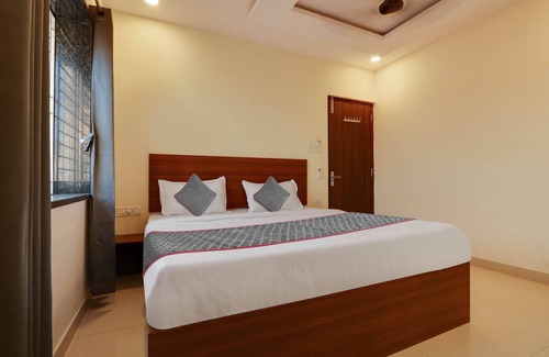 Ameerpet Hotel | Collection O Gokul Pride