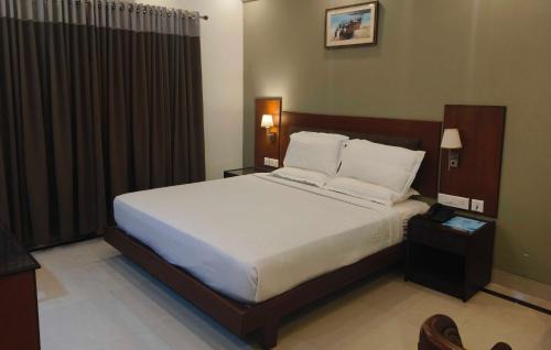Khattalwada Hotel | Collection O Kumaranalloor Formerly San Jose Inn