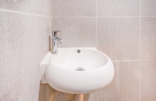 Lubuk Baja Hotel | Collection O Nagoya Near Nagoya Hill Mall Formerly Sedago Inn