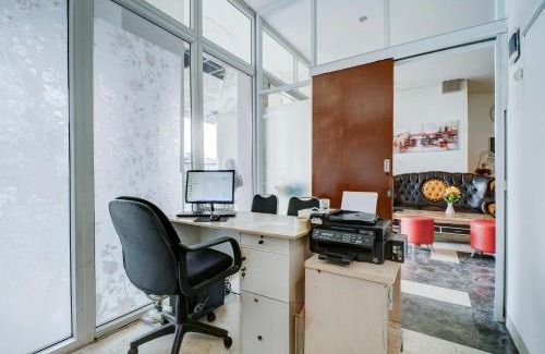 East Jakarta Hotel | Collection O near Terminal Pulo Gebang formerly Sentra Timur - Tower Sapphire