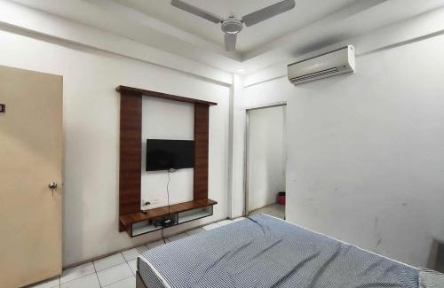 Warje Hotel | Collection O Warje Pune Formerly Choice Guest house