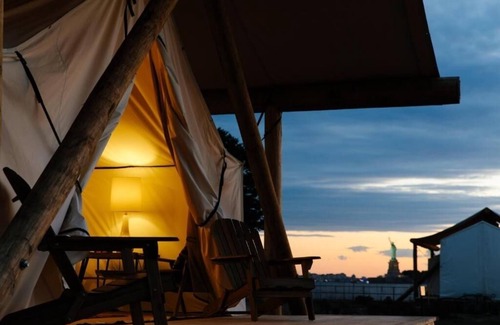 Manhattan Hotel | Collective Governors | Voyager Twin Tent | Peaceful Escape Near NYC