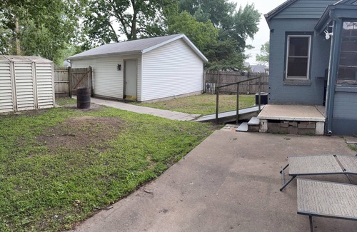 Galt House | Colleens 2-bedroom house in Rock Falls with AC, WiFi.
