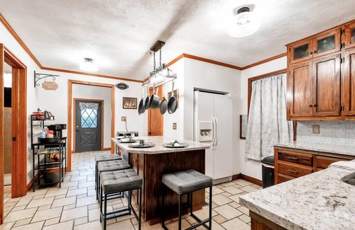 College Hill House | College Hill Creole - Hot Tub! Massage Chair! Fire Pit! Amazing Outdoor Space!