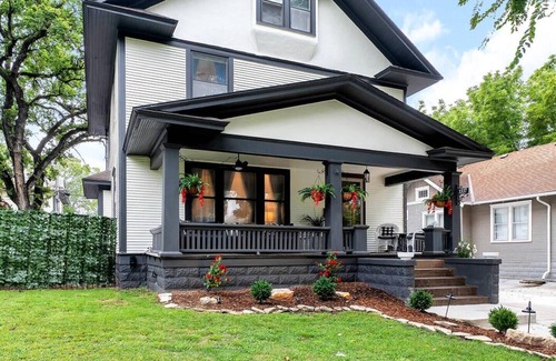 College Hill House | College Hill Creole - Hot Tub! Massage Chair! Fire Pit! Amazing Outdoor Space!