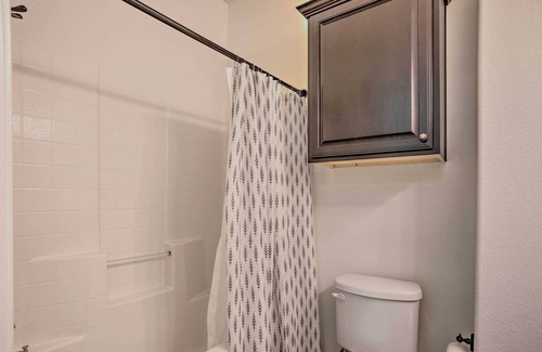 Wellborn House | College Station Townhome w/ Fenced Backyard!