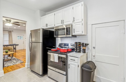 College Hill House | CollegeHill ~ King, Firepit, Theater ~ NearWesley