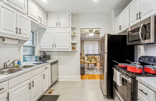College Hill House | CollegeHill ~ King, Firepit, Theater ~ NearWesley