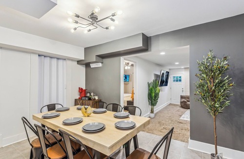 College Hill House | CollegeHill ~ King, Firepit, Theater ~ NearWesley