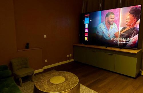 Quartier Beauregard-Boufflers-Buthegnemont-Boudonville Apartment | Colline, La suite cinéma spa privée