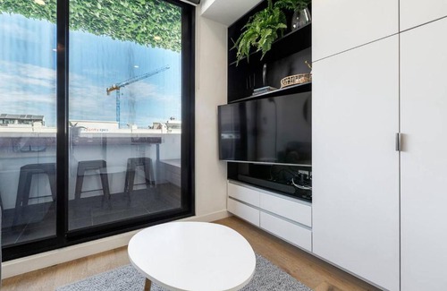 Collingwood North Apartment | Collingwood Charm - Centrally Located with Balcony