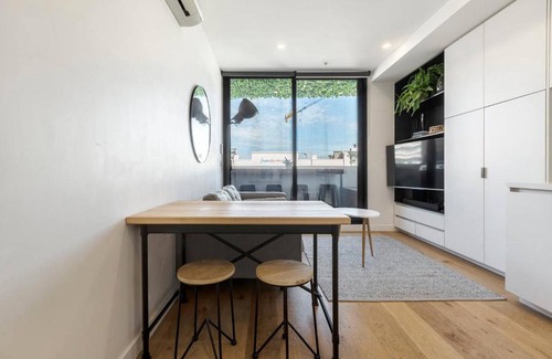 Collingwood North Apartment | Collingwood Charm - Centrally Located with Balcony