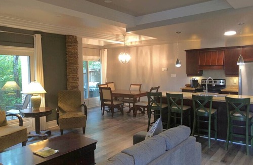 Collingwood Condo | Collingwood Hideaway for 6 | 10 Mins to Blue Mtn