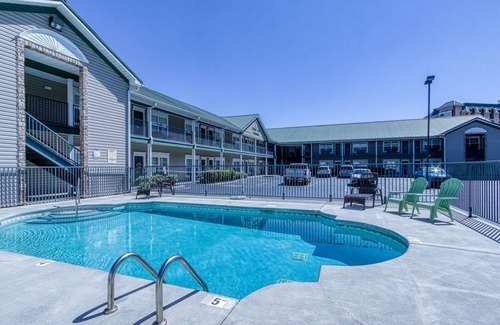 Pigeon Forge Condo | Colonial Crest 110 - Great Location! - You Can Walk To Town! 2 Bedroom Condo by RedAwning