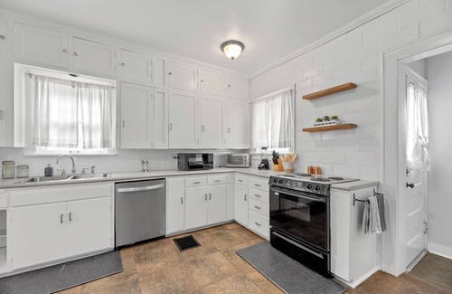 College Hill House | Colonial gem in College Hill. Spacious 4-bed 2 bath house in Wichita