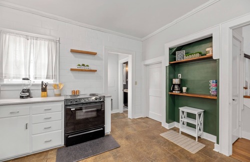 College Hill House | Colonial gem in College Hill. Spacious 4-bed 2 bath house in Wichita