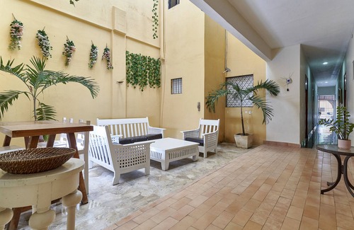 Zona Colonial Hotel | Colonial Oasis: Stylish Retreat with Free WiFi and Invigorating Hot Water