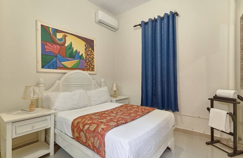 Zona Colonial Hotel | Colonial Oasis: Stylish Retreat with Free WiFi and Invigorating Hot Water