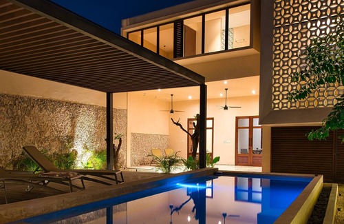 Centro House | Colonial Property with a Tropical Garden and Pool